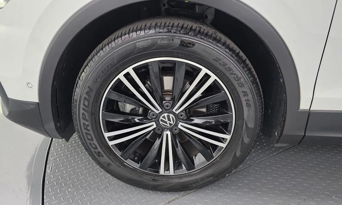 Volkswagen Tiguan — фото 9