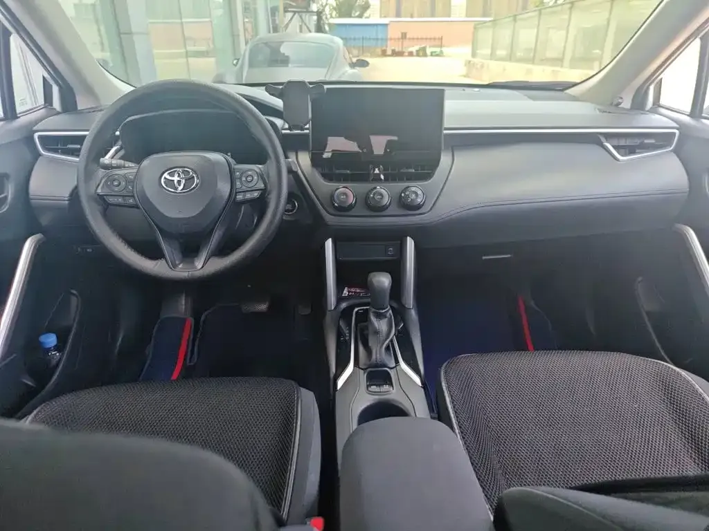 Toyota Corolla Cross — фото 9