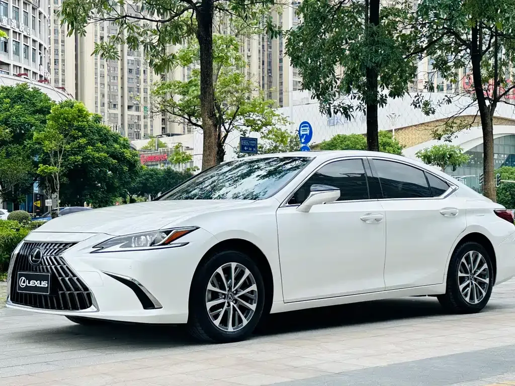 Lexus ES — фото 1