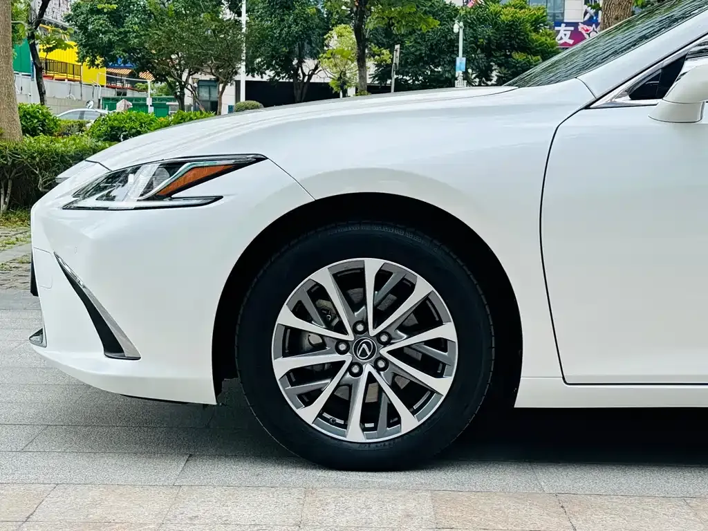 Lexus ES — фото 6