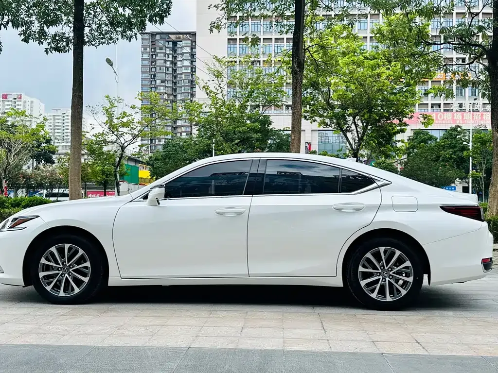 Lexus ES — фото 10