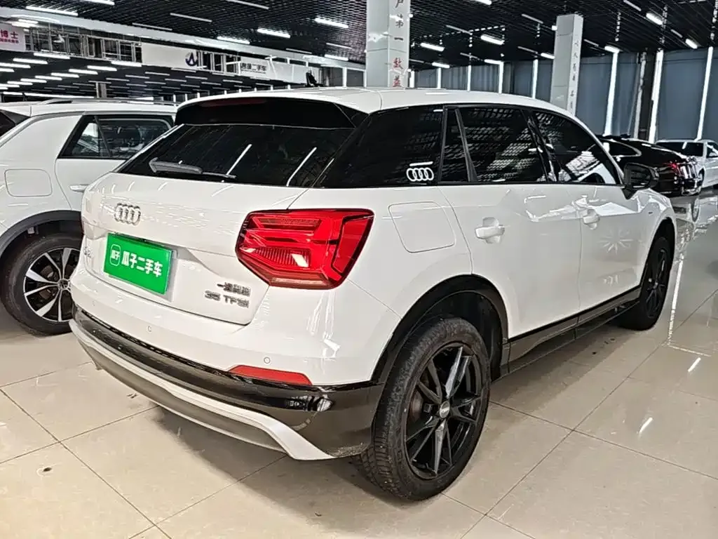 Audi Q2L — фото 6
