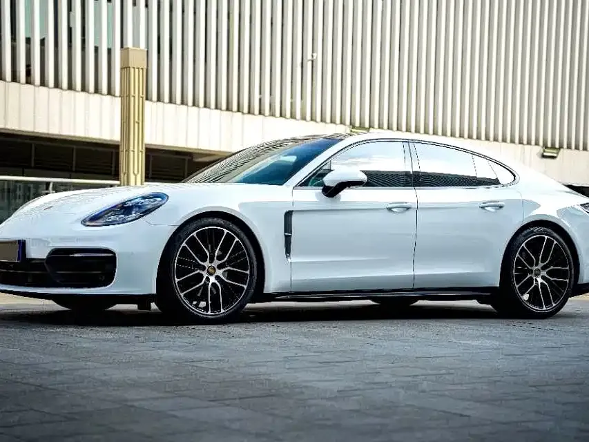 Porsche Panamera — фото 1
