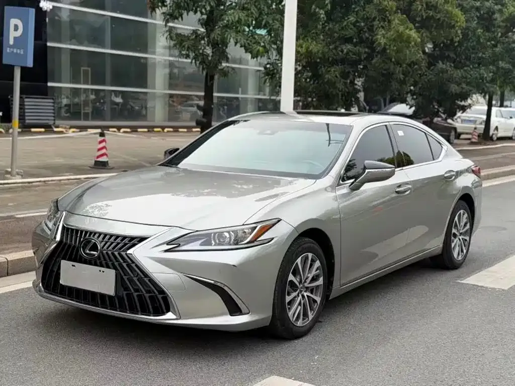 Lexus ES — фото 1