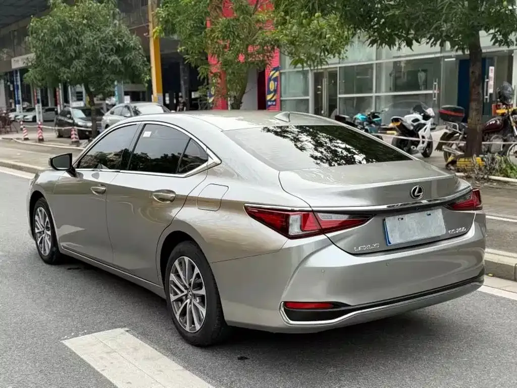 Lexus ES — фото 8