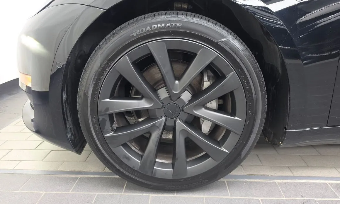 Tesla Model 3 — фото 9