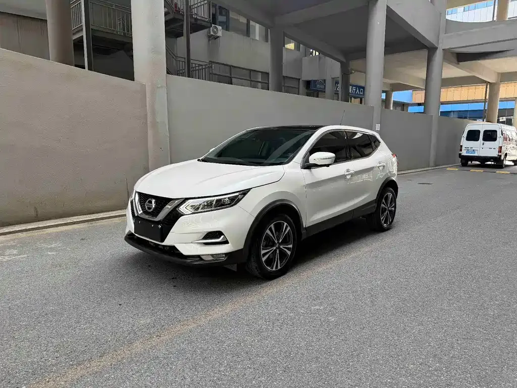 Nissan Qashqai — фото 1