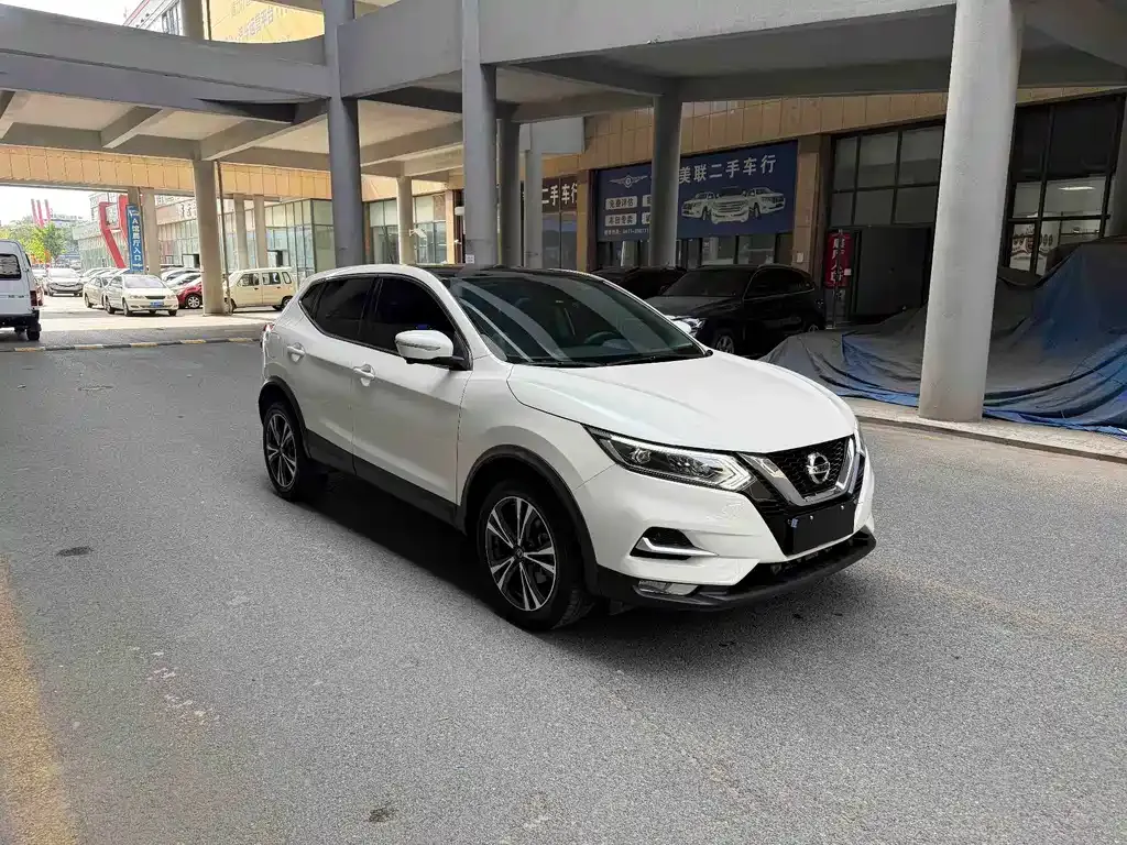 Nissan Qashqai — фото 8
