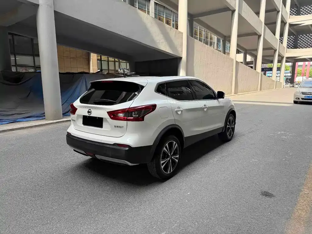 Nissan Qashqai — фото 7
