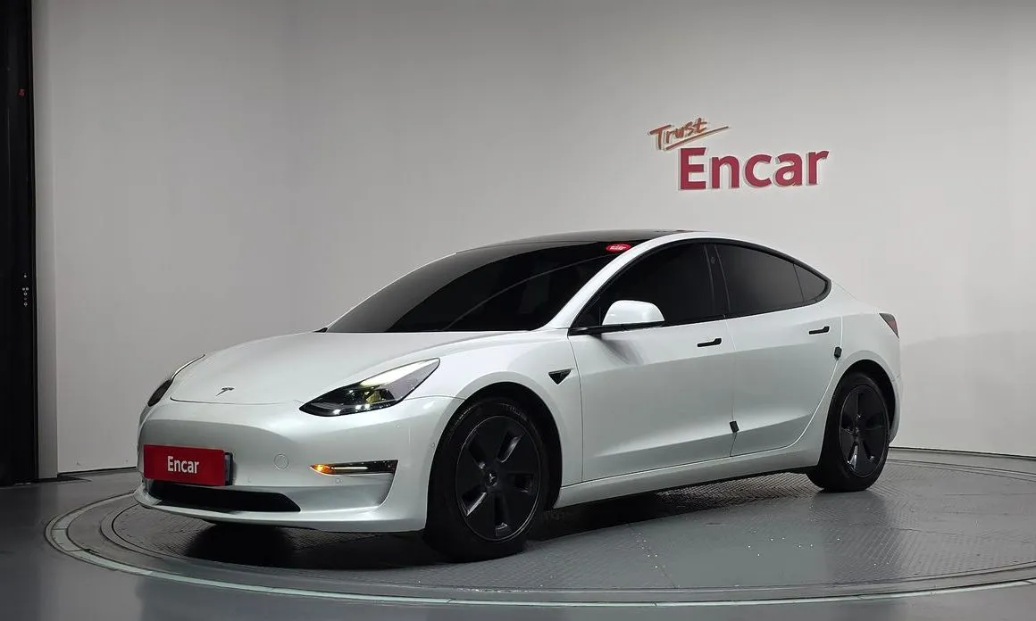 Tesla Model 3 — фото 1