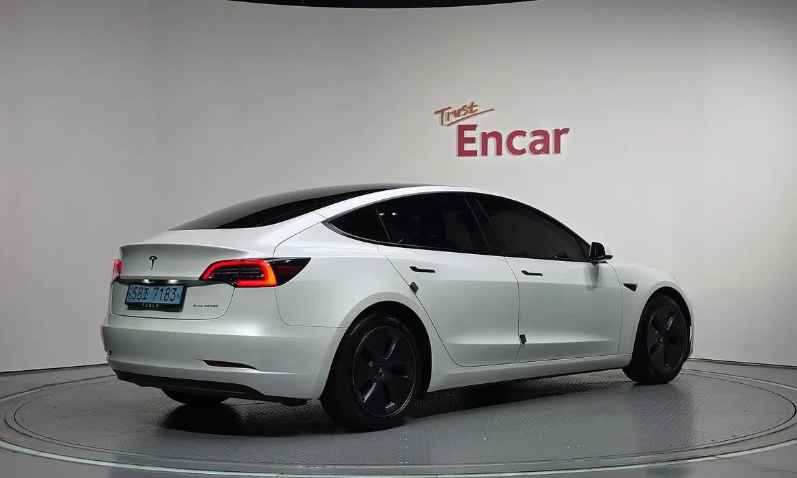 Tesla Model 3 — фото 3
