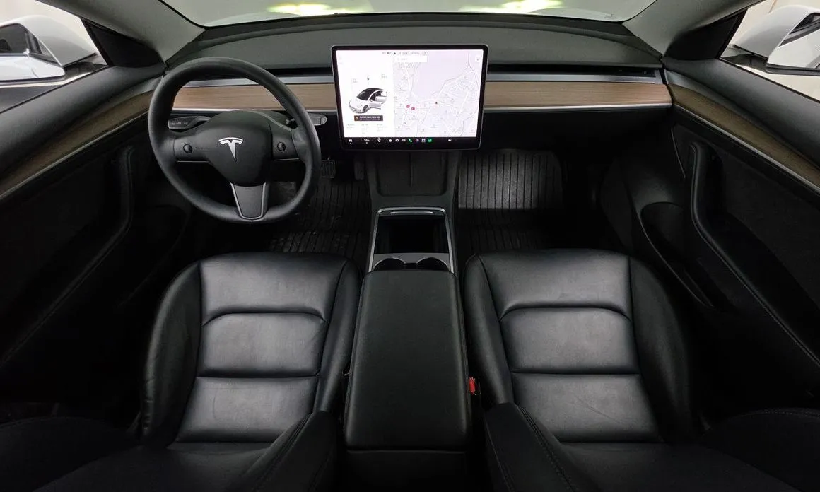 Tesla Model 3 — фото 8