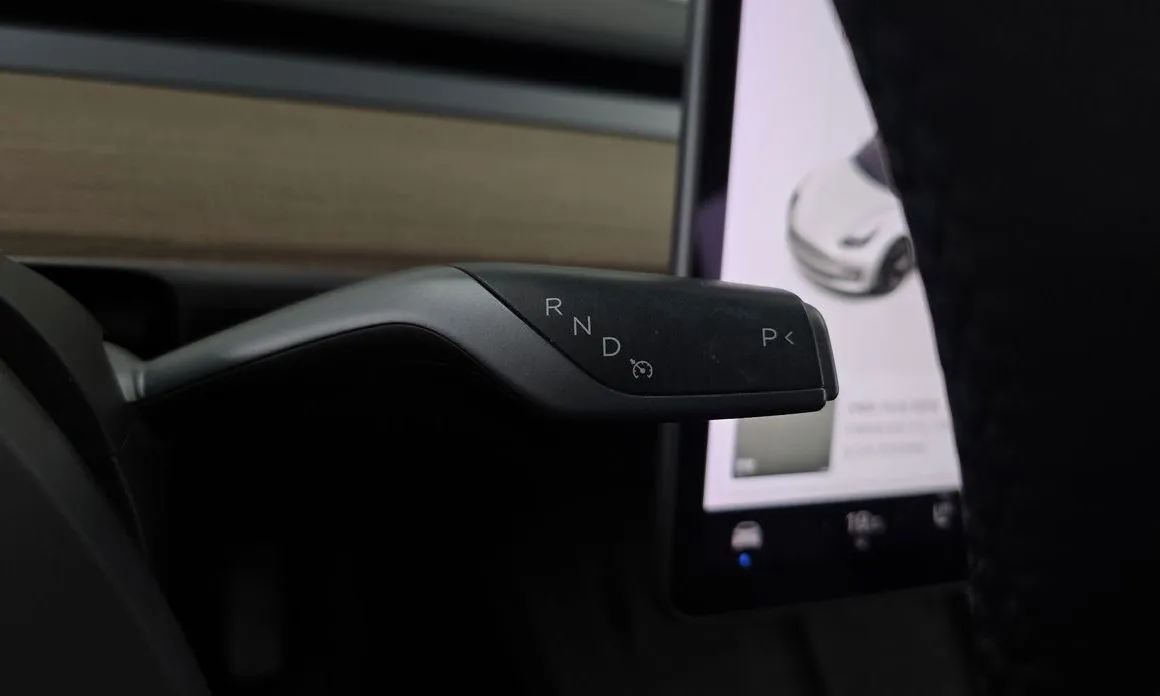 Tesla Model 3 — фото 4