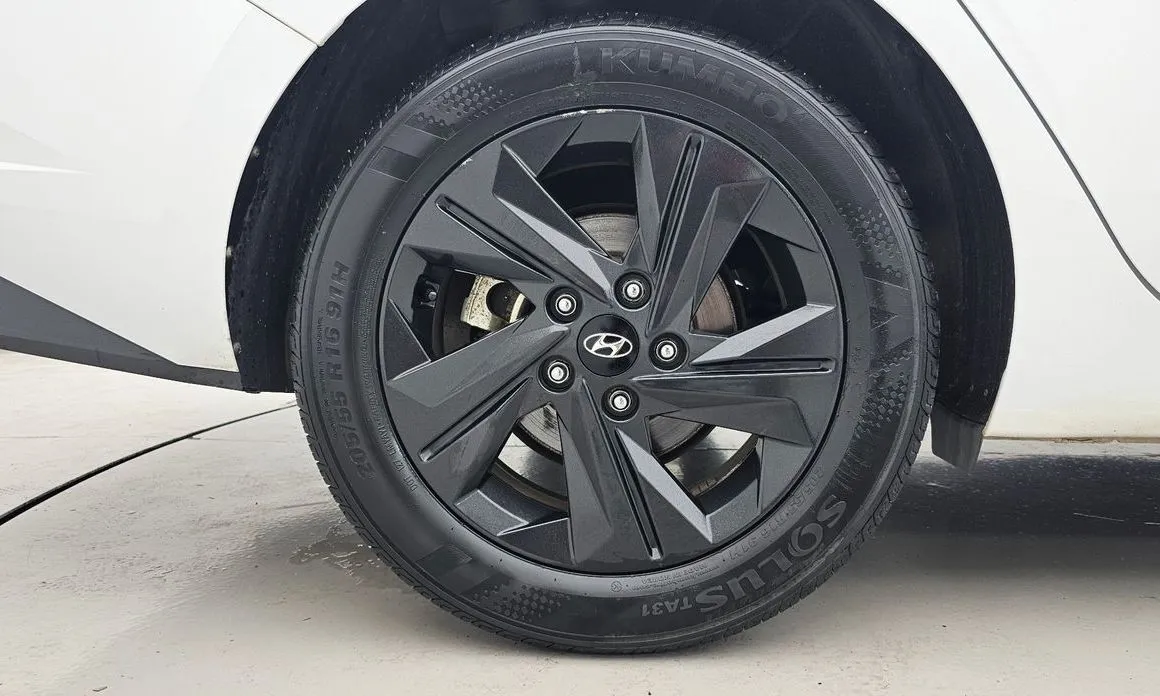 Hyundai AVANTE — фото 9