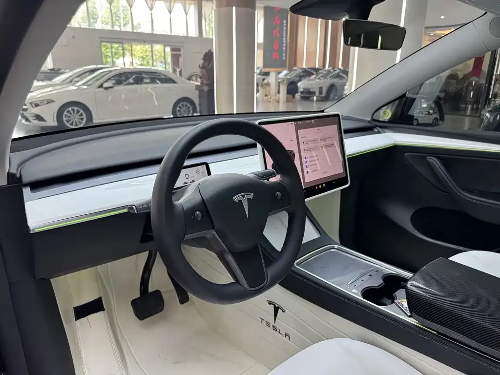 Tesla Model Y — фото 9