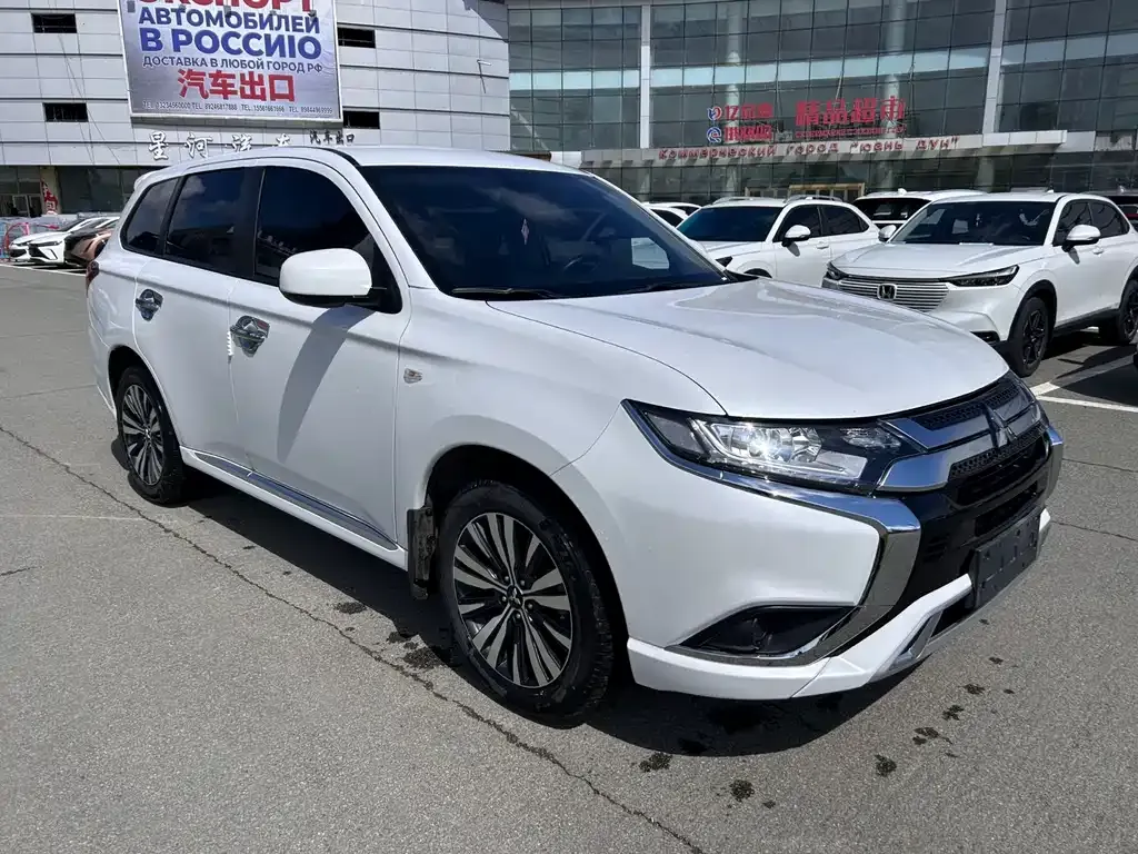 Mitsubishi Outlander — фото 4