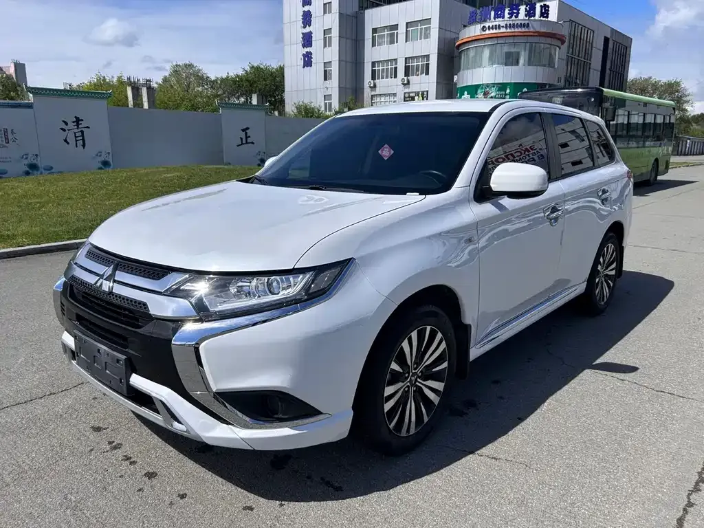 Mitsubishi Outlander — фото 7