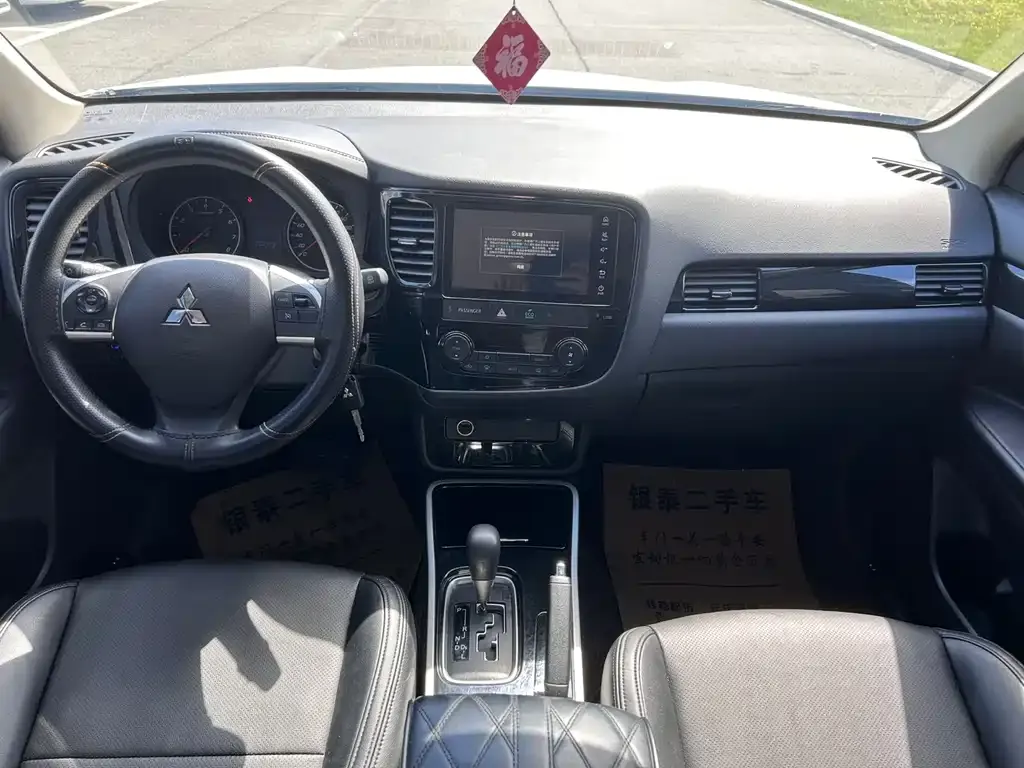 Mitsubishi Outlander — фото 3