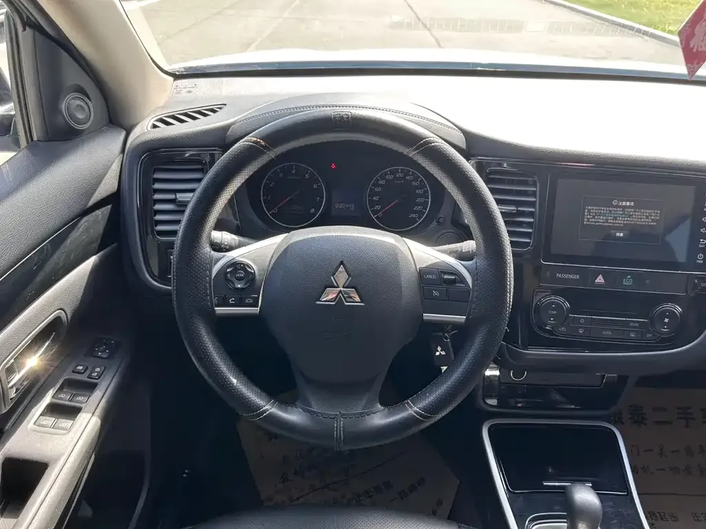 Mitsubishi Outlander — фото 10