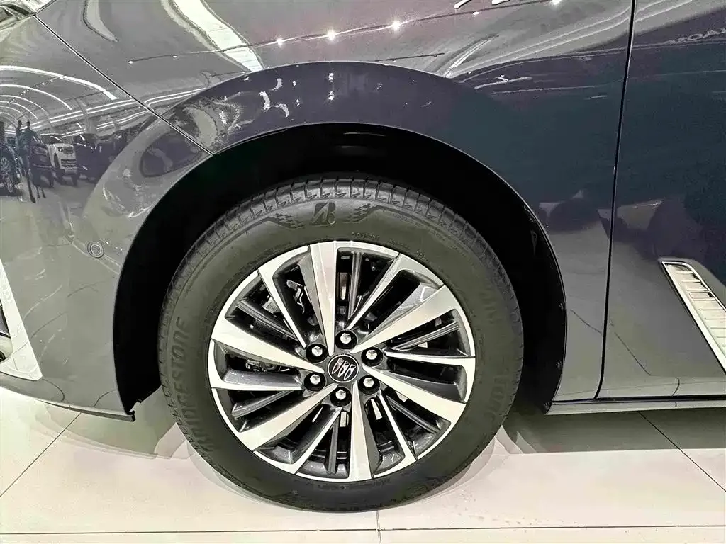 Buick GL8 Hybrid — фото 8