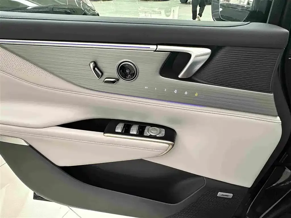 Buick GL8 Hybrid — фото 2