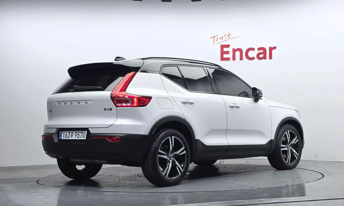 Volvo XC40 — фото 3