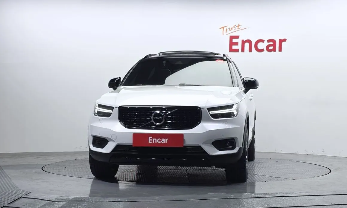 Volvo XC40 — фото 6