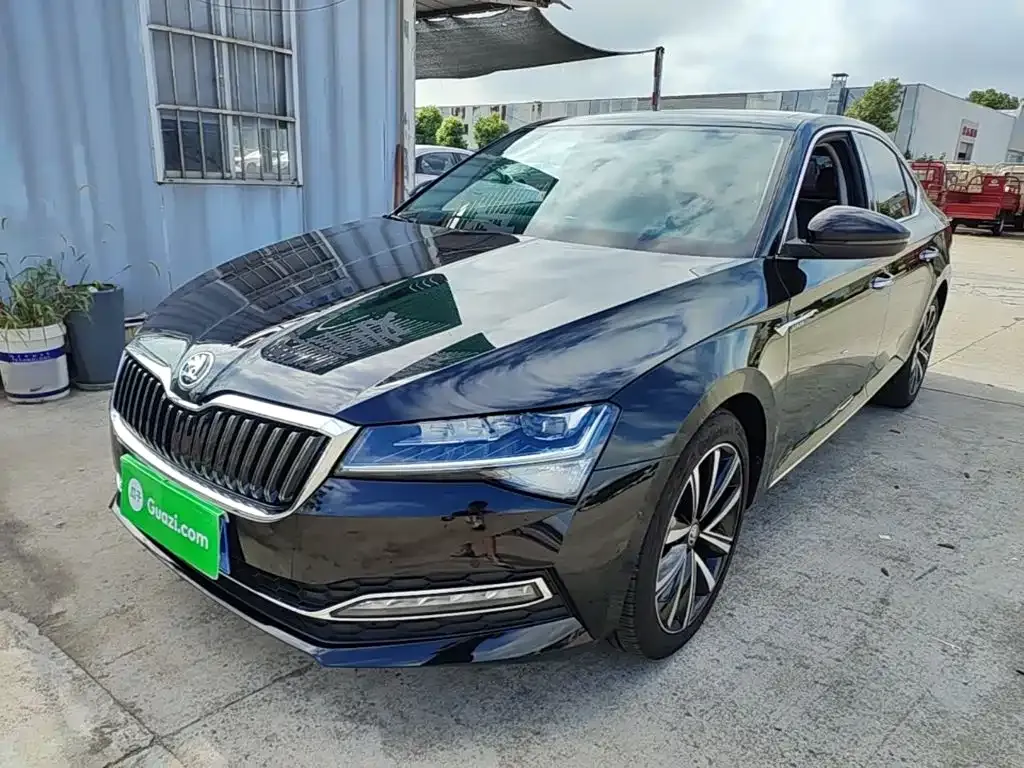 Skoda Superb — фото 1