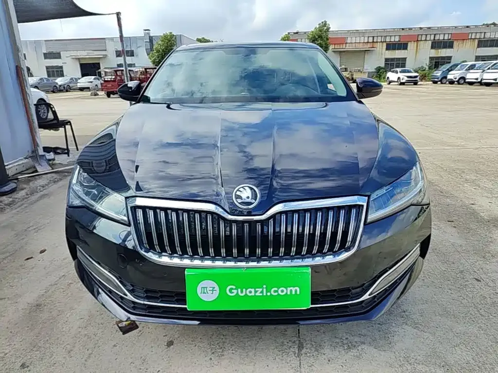 Skoda Superb — фото 10
