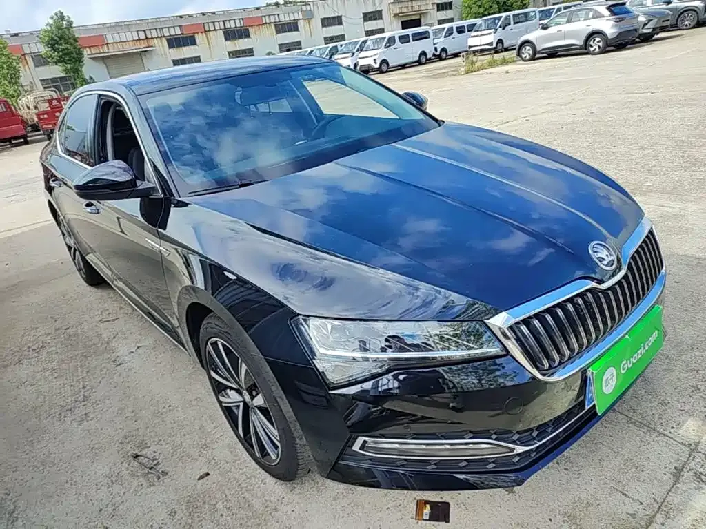 Skoda Superb — фото 9