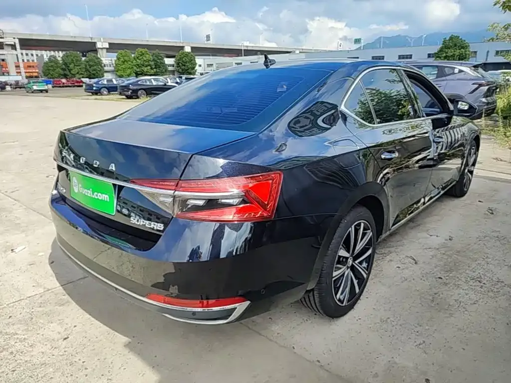 Skoda Superb — фото 7