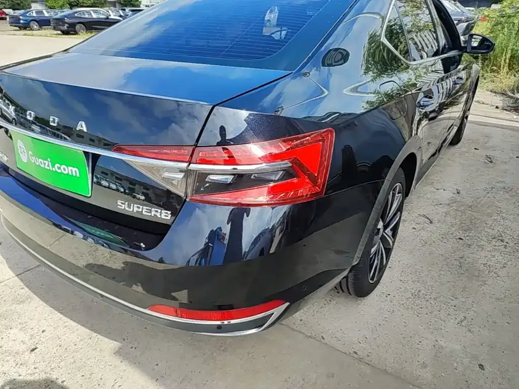Skoda Superb — фото 8