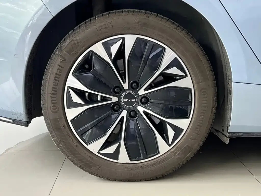 BYD Seal — фото 10