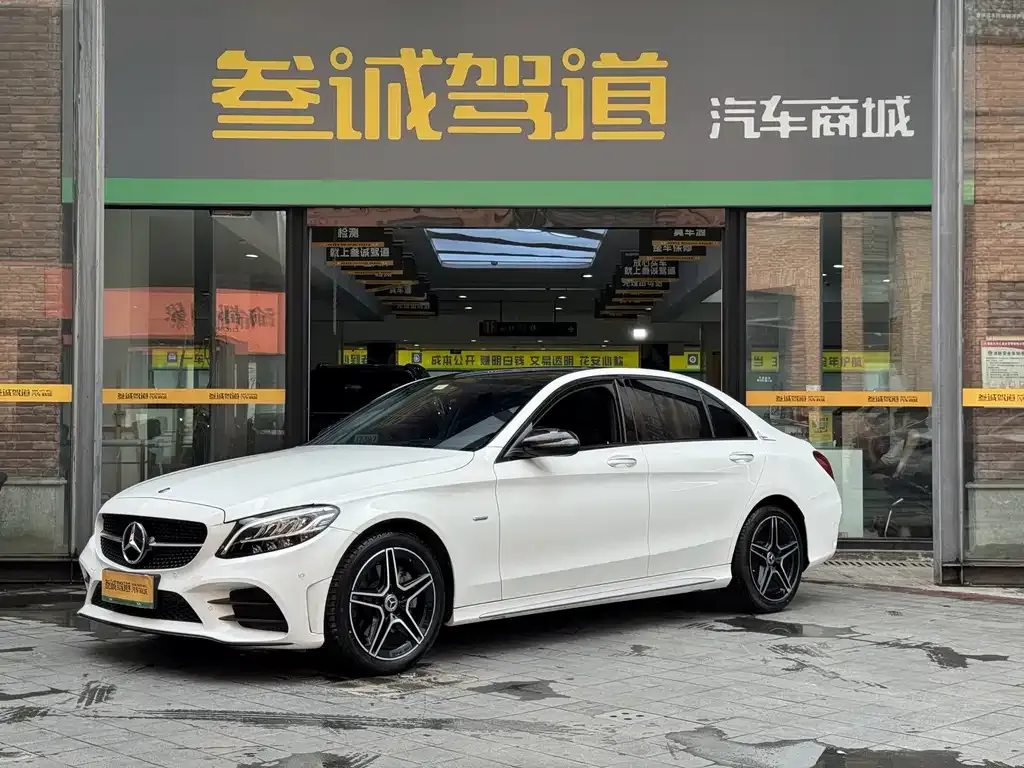 Mercedes-Benz C-Class — фото 1
