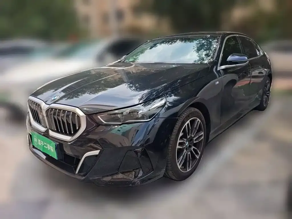 BMW 5 Series — фото 1