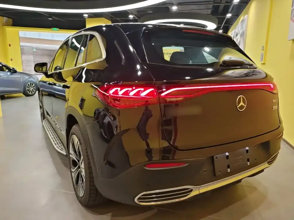 Mercedes-Benz EQE SUV — фото 6