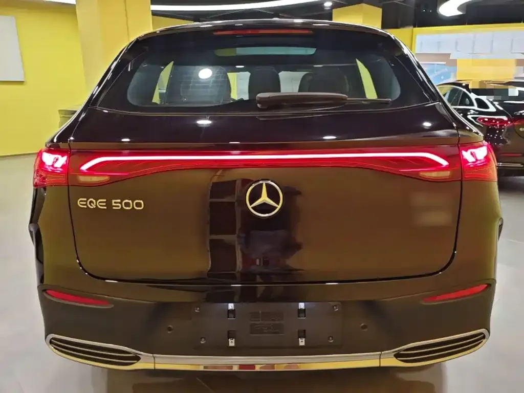 Mercedes-Benz EQE SUV — фото 7