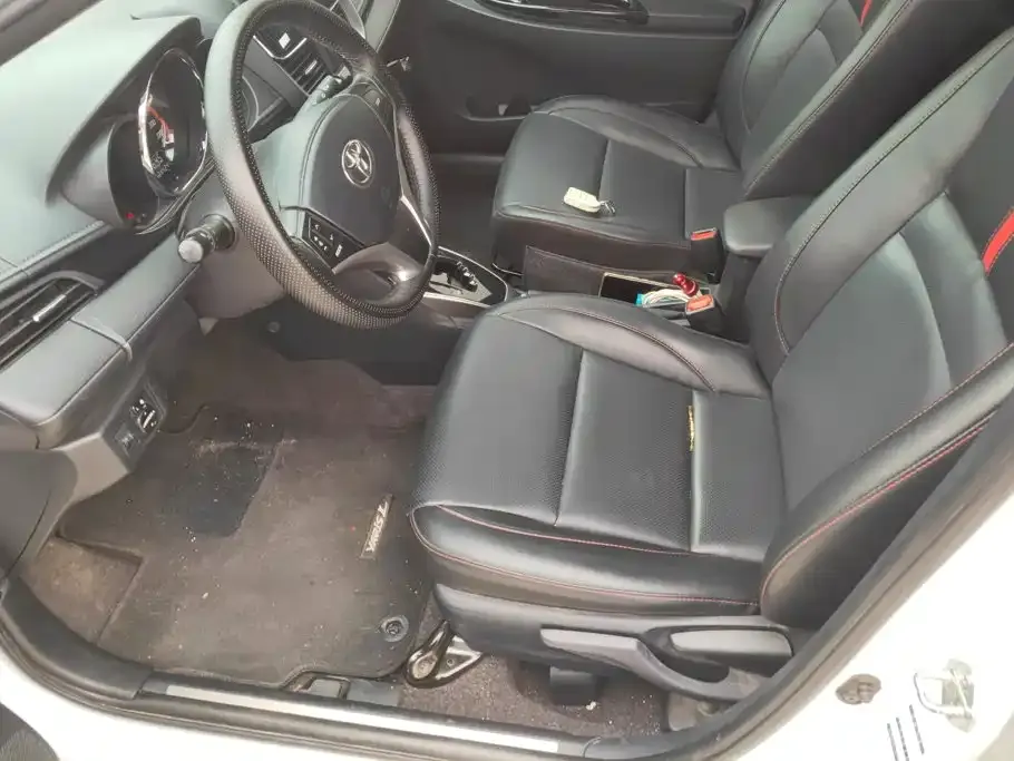 Toyota Yaris L — фото 4