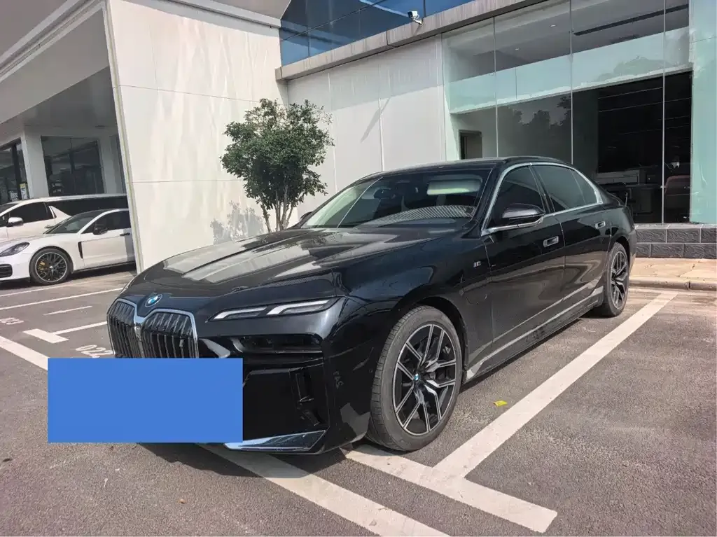 BMW i7 — фото 1