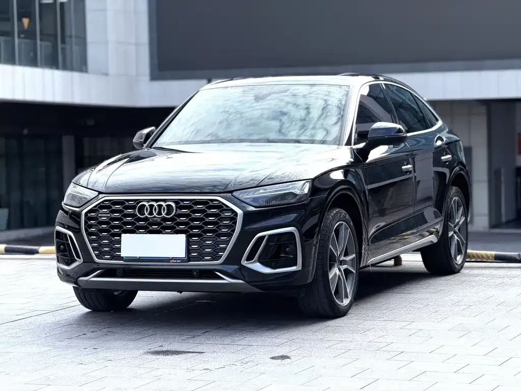 Audi Q5L Sportback — фото 1