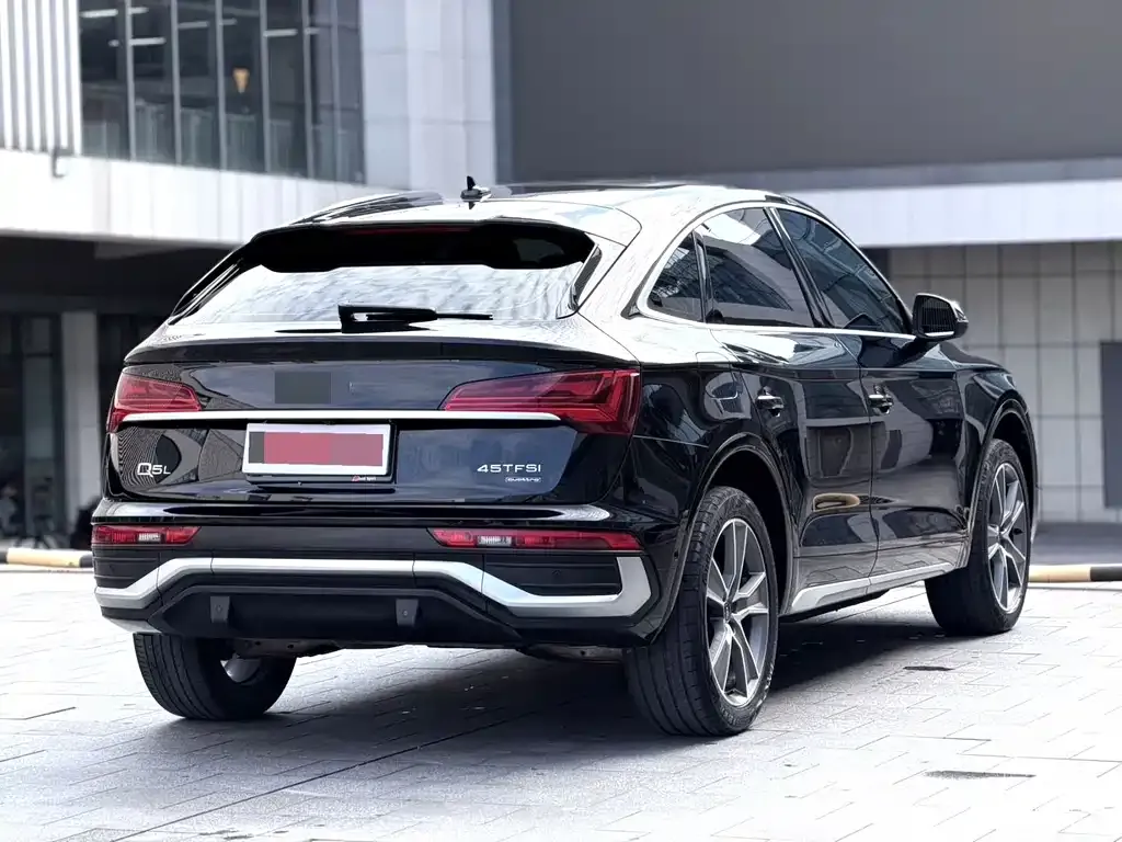 Audi Q5L Sportback — фото 6
