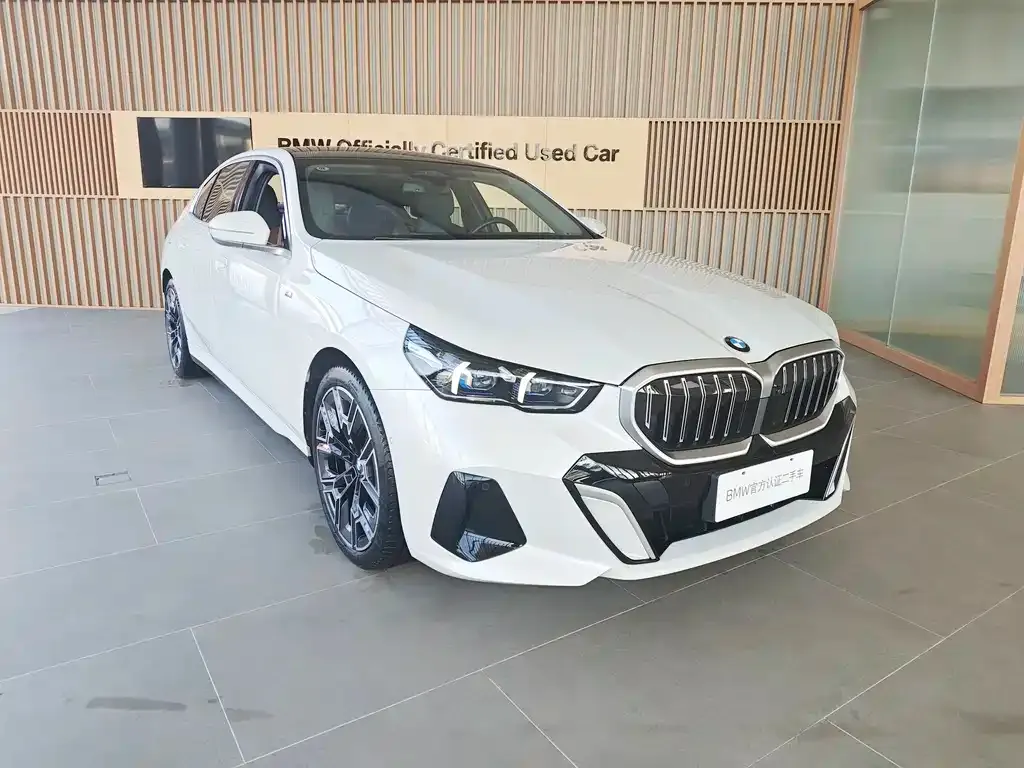 BMW 5 Series — фото 10