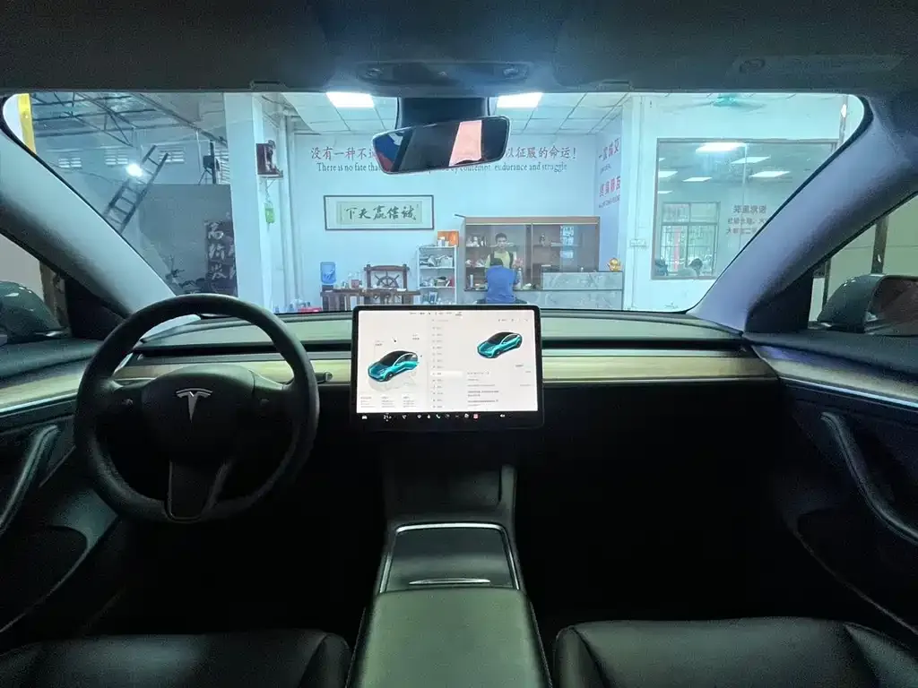 Tesla Model 3 — фото 4