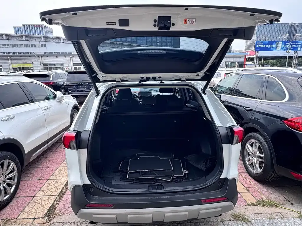 Toyota RAV4 — фото 4