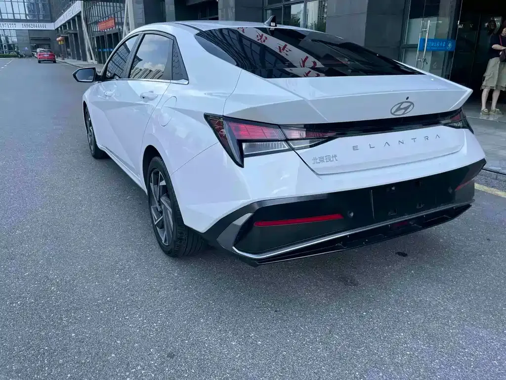 Hyundai Elantra — фото 10