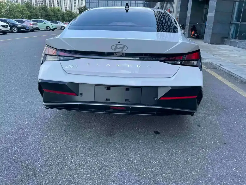 Hyundai Elantra — фото 2