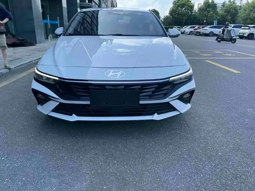 Hyundai Elantra — фото 4