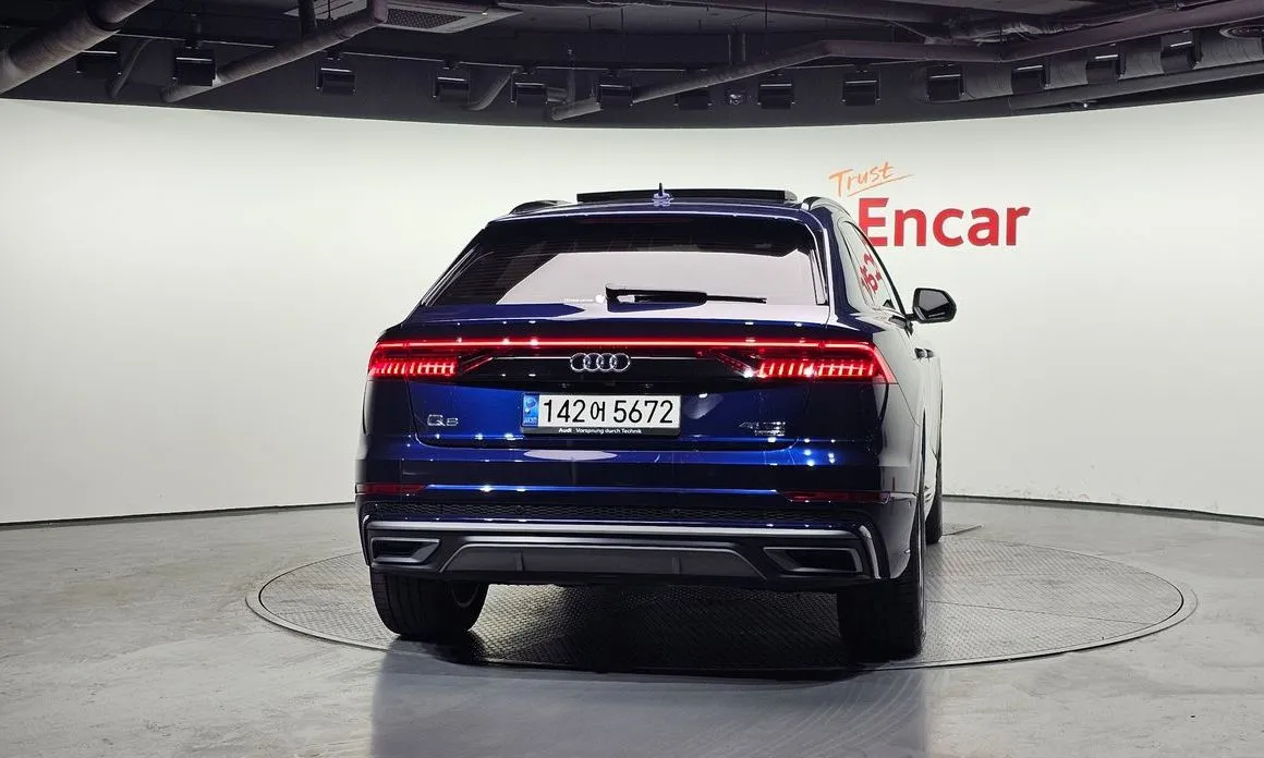 Audi Q8 — фото 7
