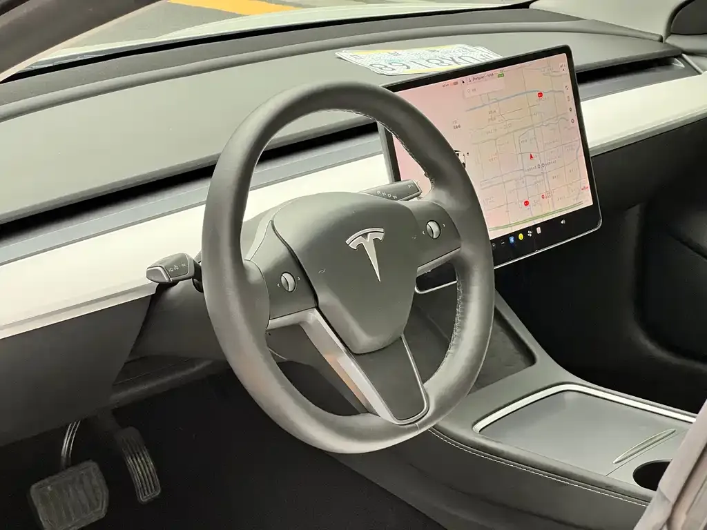 Tesla Model 3 — фото 4