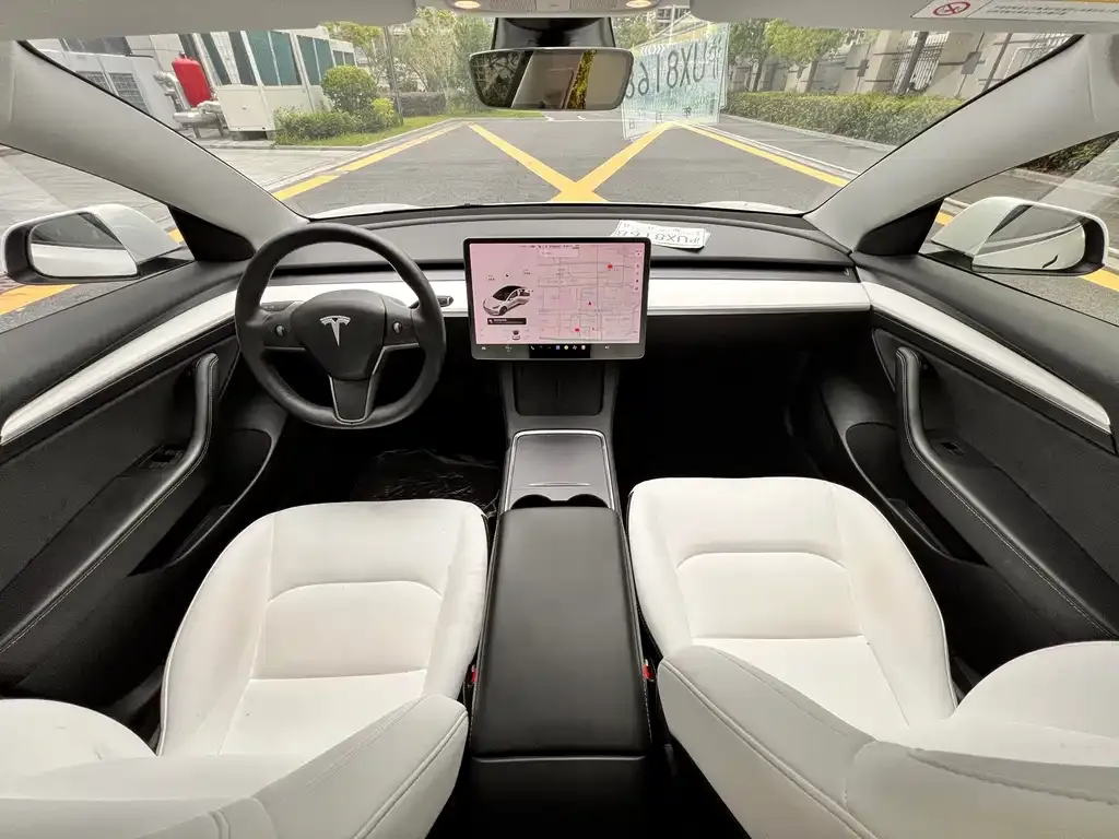 Tesla Model 3 — фото 3